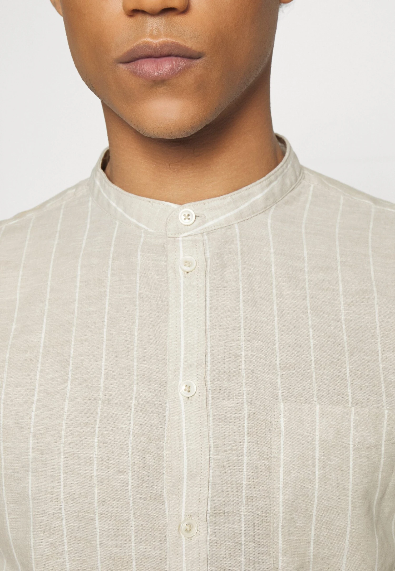 Pier One CamiciaBeige Uomo Camicie PI922DA24-B12 4 Pier One CamiciaBeige Uomo Camicie PI922DA24-B12 - immagine 4