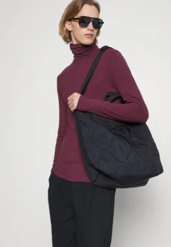 Pier One 2 PackMaglietta A Manica LungaBordeaux/Dark Blue Uomo T-shirt E Polo PI922O0KR-G11 11 Pier One 2 PackMaglietta A Manica LungaBordeaux/Dark Blue Uomo T-shirt E Polo PI922O0KR-G11 -Negozio online Pier One Italia d2615e04deb9419db6c41a5fcc3d6b1a scaled