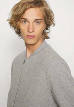 Pier One Felpa Con ZipMottled Grey Uomo Maglieria E Felpe PI922S0H8-C11 -Negozio online Pier One Italia d37fa38d4b144a75a78bd49ddd38bf86 scaled