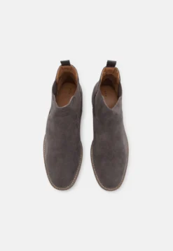 Pier One StivalettiGrey Uomo Stivaletti/Stivali PI912K0BS-C11 -Negozio online Pier One Italia d56d04fa0f3f48cca029c72eaef1b017 scaled