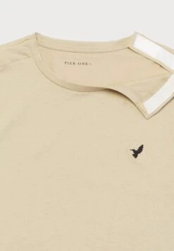 Pier One T-Shirt BasicBeige Uomo T-shirt E Polo PI922O0WD-B11 -Negozio online Pier One Italia d87dc529201e4b3d9758c8fdbae4633b scaled