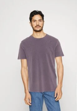 Pier One 5 PackT-Shirt BasicOff-White/Lilac/Light Red Uomo T-shirt E Polo PI922O0XG-A11 -Negozio online Pier One Italia dae4109036244fbd9844e9c25259e60e scaled