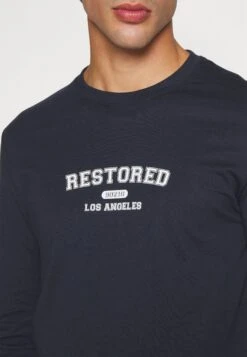 Pier One Maglia Del PigiamaDark Blue Uomo Per La Notte PI982N00D-K11 -Negozio online Pier One Italia df04ee6c2c164881a7be59a5360de105 scaled