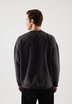 Pier One FelpaGrey Uomo Maglieria E Felpe PI922S0HF-C12 -Negozio online Pier One Italia e044947386de4ace80bc150bcc4753f9 scaled