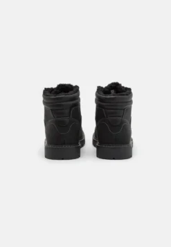 Pier One Stivaletti StringatiBlack Uomo Stivaletti/Stivali PI912K0BE-Q11 8 Pier One Stivaletti StringatiBlack Uomo Stivaletti/Stivali PI912K0BE-Q11 -Negozio online Pier One Italia e0b48d1b6b99480084a04cdf4ddf7019 scaled