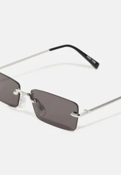 Pier One UnisexOcchiali Da SoleBlack Uomo Occhiali Da Sole PI954K01V-Q11 -Negozio online Pier One Italia e15ab6ee6bcb46b3b75eb870236169a4 scaled