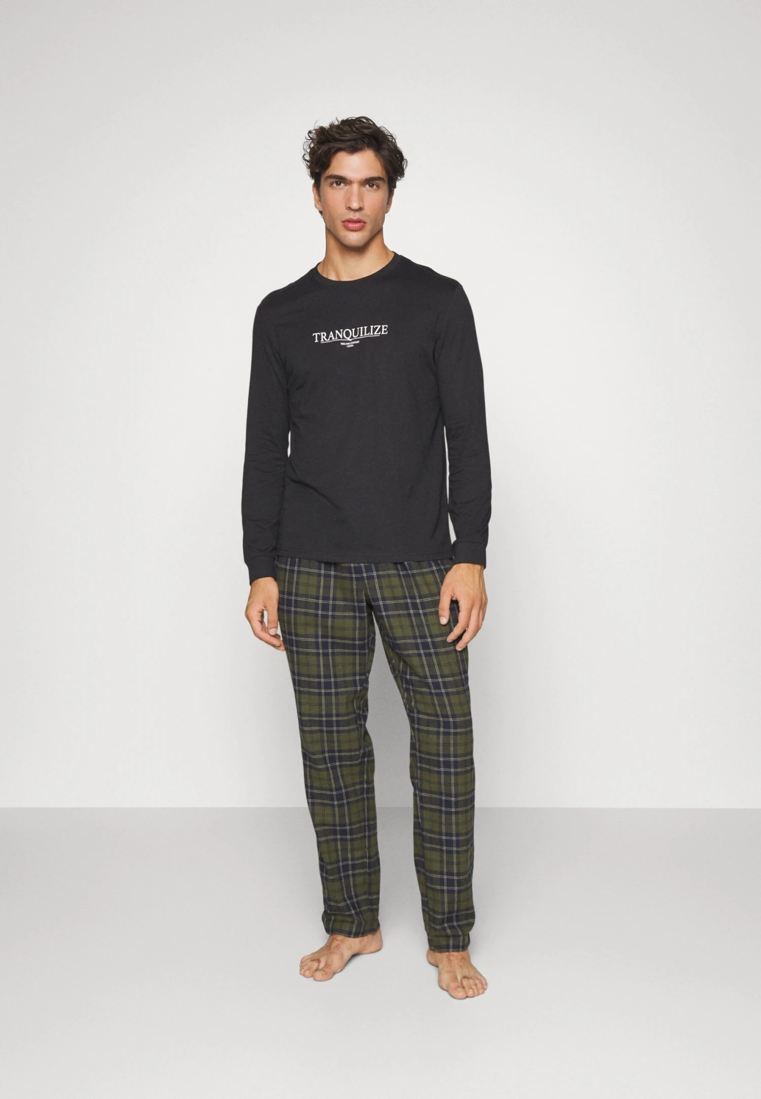 Pier One Maglia Del PigiamaBlack Uomo Per La Notte PI982N00D-Q11 2 Pier One Maglia Del PigiamaBlack Uomo Per La Notte PI982N00D-Q11 - immagine 2