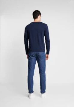 Pier One Maglietta A Manica LungaDark Blue Uomo T-shirt E Polo PI922O0GP-K11 -Negozio online Pier One Italia e64a3006a7c0456ebe923c8afeb23f07 scaled