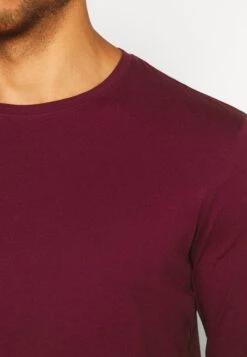 Pier One PigiamaBordeaux Uomo Per La Notte PI982M033-G11 -Negozio online Pier One Italia ee02e18bc0fe4bdfafb3b53c3a7a045d scaled