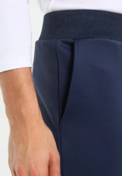 Pier One Pantaloni SportiviDark Blue Uomo Pantaloni Sportivi E Joggers PI922E03Q-K11 9 Pier One Pantaloni SportiviDark Blue Uomo Pantaloni Sportivi E Joggers PI922E03Q-K11 -Negozio online Pier One Italia ee94ac0377b246a489619f8ae361129b