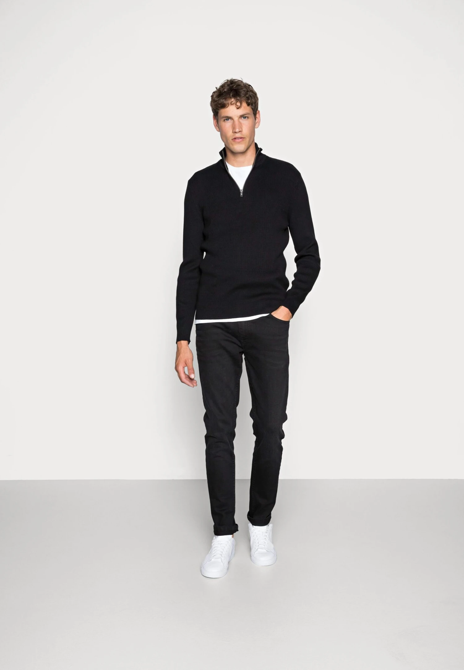 Pier One Jeans Skinny FitBlack Denim Uomo Jeans YO122G04G-Q12 2 Pier One Jeans Skinny FitBlack Denim Uomo Jeans YO122G04G-Q12 - immagine 2