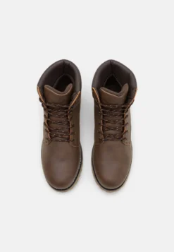 Pier One Stivaletti StringatiBrown Uomo Stivaletti/Stivali PI912K0B8-O11 -Negozio online Pier One Italia f0fa9403f0e34ae29dc910044896ef2e scaled