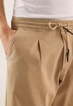 Pier One PantaloniBeige Uomo Pantaloni PI922E05J-B11 -Negozio online Pier One Italia f38839b57bda41f29324181c532b6c0b scaled