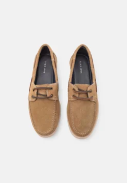 Pier One Leather UnisexScarpe Da BarcaBeige Uomo Scarpe Con I Lacci PI915M00D-B11 9 Pier One Leather UnisexScarpe Da BarcaBeige Uomo Scarpe Con I Lacci PI915M00D-B11 -Negozio online Pier One Italia f3ab48104c8d417d9d72fd06ae1a9e15 scaled