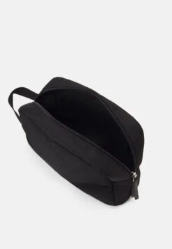 Pier One TrousseBlack Uomo Borse PI952H06N-Q11 -Negozio online Pier One Italia f5c1775f4f7d4b7bb98a15ef62ac1603 scaled