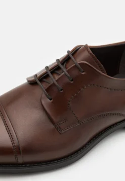 Pier One LeatherStringateBrown Uomo Scarpe Eleganti PI912M0CQ-O11 -Negozio online Pier One Italia f73d2e25afeb41eeaaea45d8894ba674 scaled