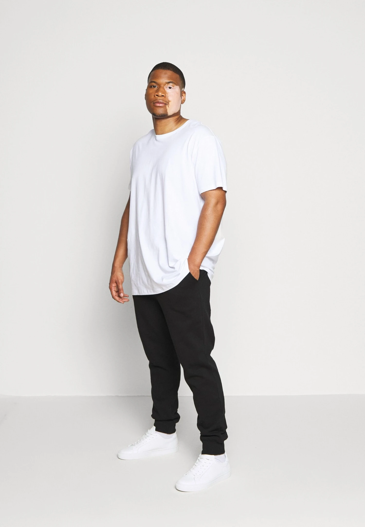 Pier One 2 PackPantaloni SportiviBlack/Mottled Light Grey Uomo Pantaloni Sportivi E Joggers PI922E03T-Q11 2 Pier One 2 PackPantaloni SportiviBlack/Mottled Light Grey Uomo Pantaloni Sportivi E Joggers PI922E03T-Q11 - immagine 2