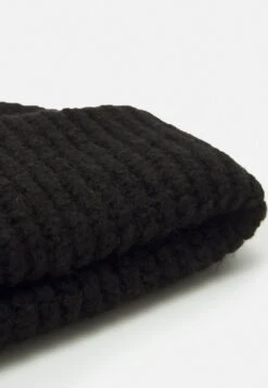 Pier One UnisexBerretto Black Uomo Cappellie Berretti PI954P00T-Q11 5 Pier One UnisexBerretto Black Uomo Cappellie Berretti PI954P00T-Q11 -Negozio online Pier One Italia fad45b80a2a94c53b2881f142b413622 scaled