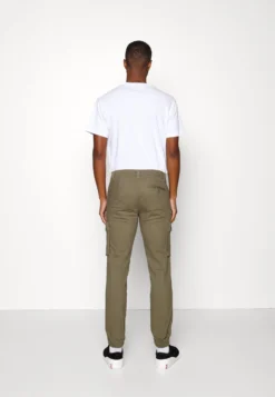 Pier One 2 Pack - Pantaloni Cargo - Olive/Black -Negozio online Pier One Italia fc902c85933545cebb3dd199ee7ba342 scaled