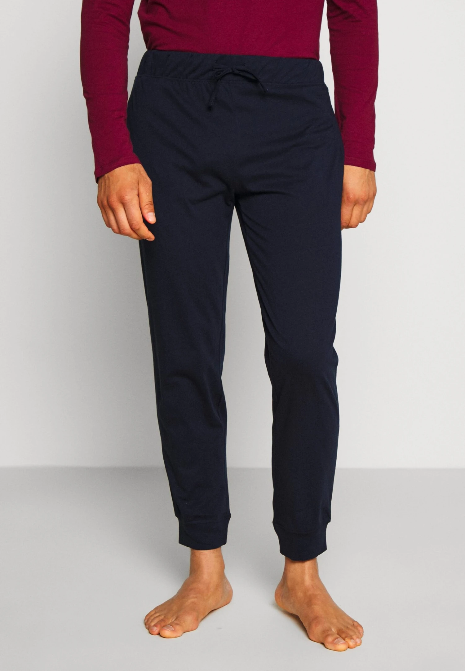 Pier One 2 PackPantaloni Del PigiamaDark Blue/Bordeaux Uomo Per La Notte PI982L00I-K11 4 Pier One 2 PackPantaloni Del PigiamaDark Blue/Bordeaux Uomo Per La Notte PI982L00I-K11 - immagine 4
